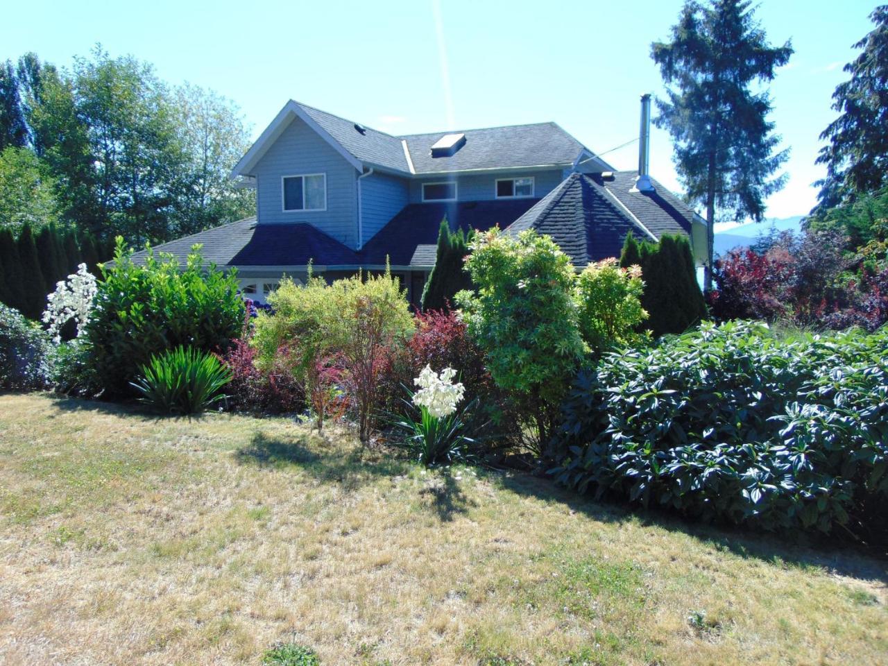 The Oceanfront Inn On Stephens Bay Coal Harbour Exterior photo